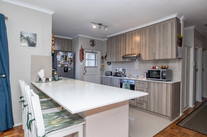 To Let 3 Bedroom Property for Rent in Meadowridge Western Cape